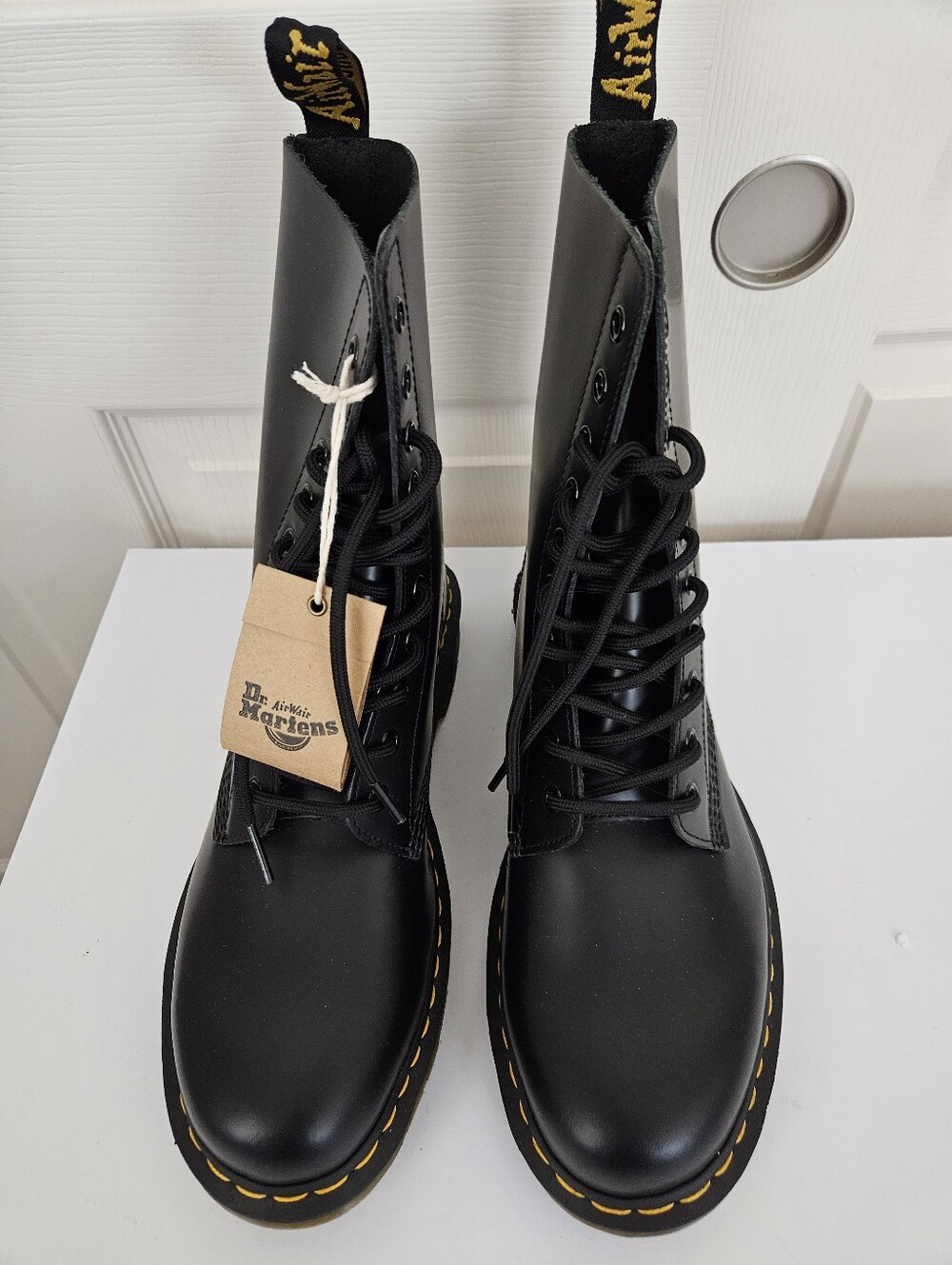 Dr. Martens NWT Unisex Airwair Leather Boots